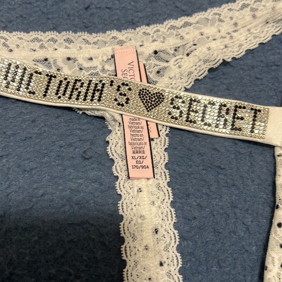 New Victoria’s Secret lace shine thong XL - Picture 2 of 2